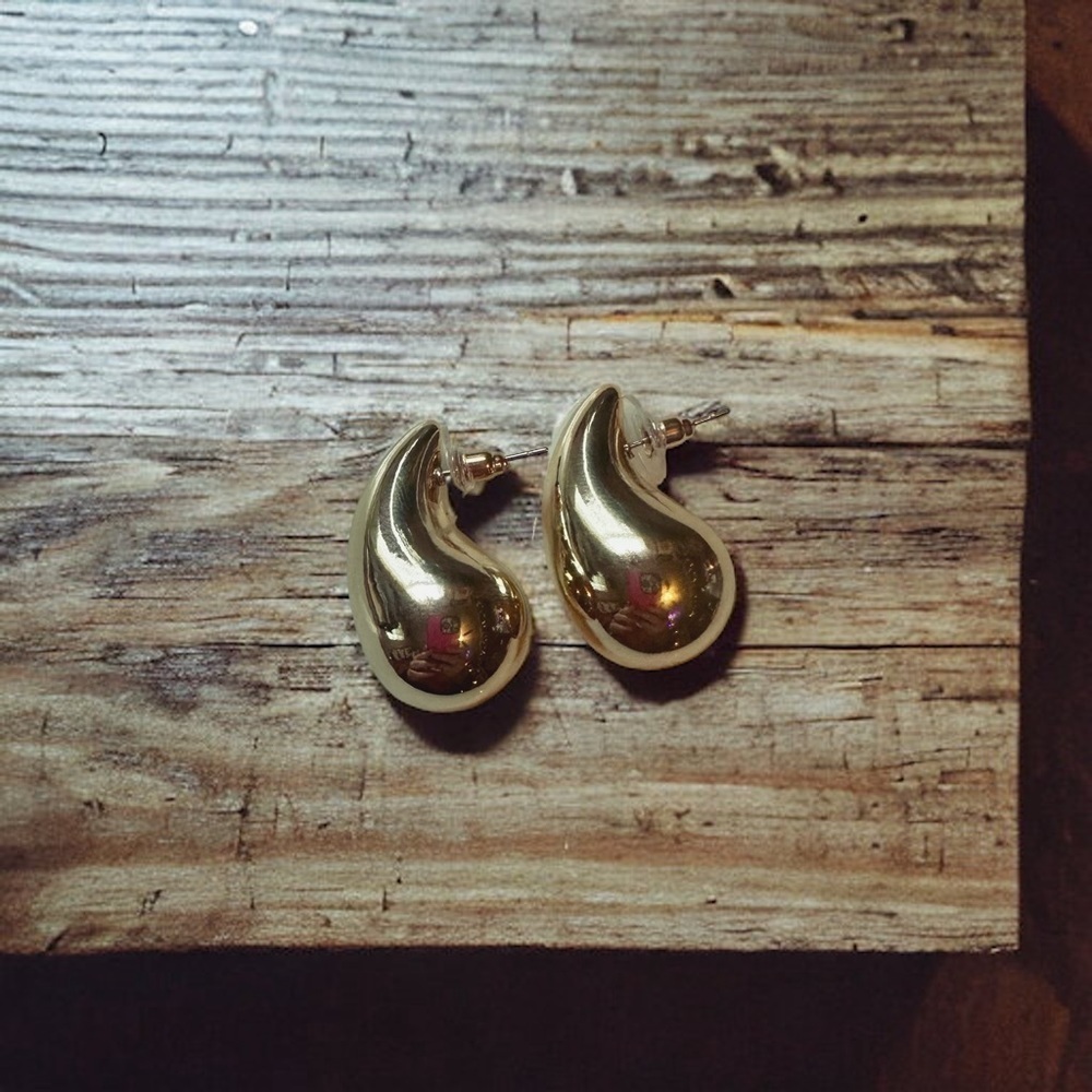 NEW Contemporary Modern Goldtone Water Drop Large Pushback Stud Earrings